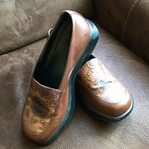 Dansko Mandolin brown bronze clogs size 41
